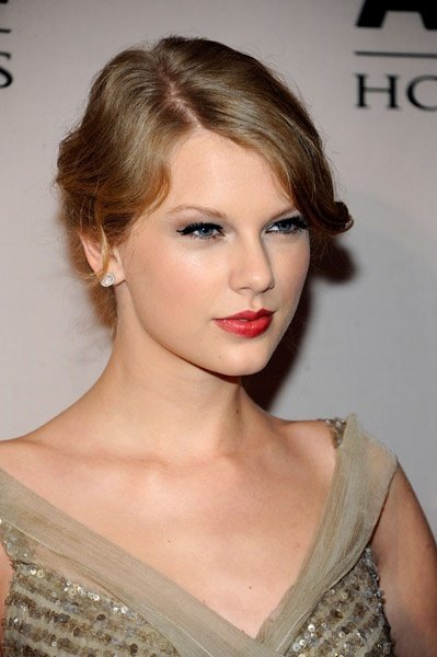 Taylor Swift at 5th Annual ACM Honors — photo 20