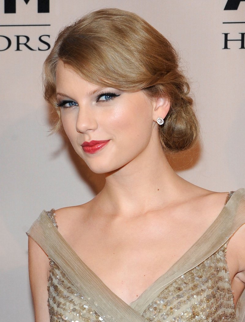 Taylor Swift at 5th Annual ACM Honors — photo 21
