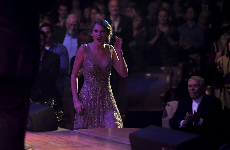 Taylor Swift at 5th Annual ACM Honors — photo 37