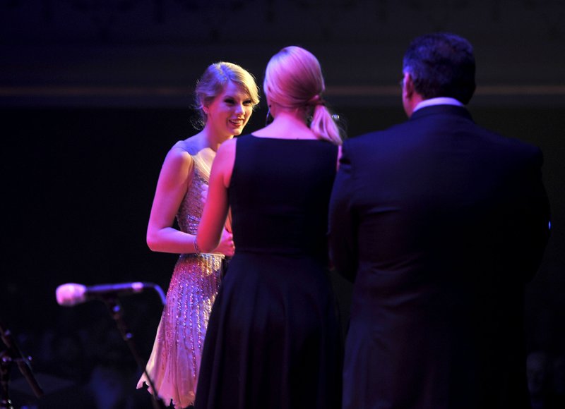 Taylor Swift at 5th Annual ACM Honors — photo 38