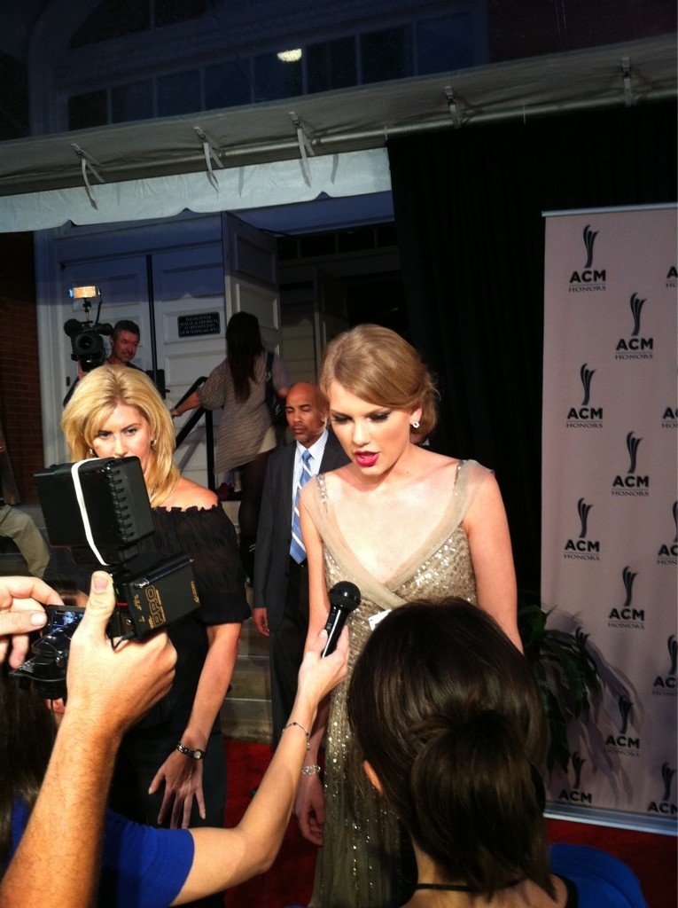 Taylor Swift at 5th Annual ACM Honors — photo 43