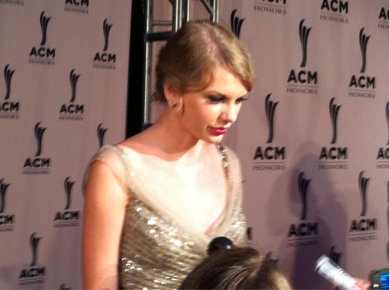 Taylor Swift at 5th Annual ACM Honors — photo 44