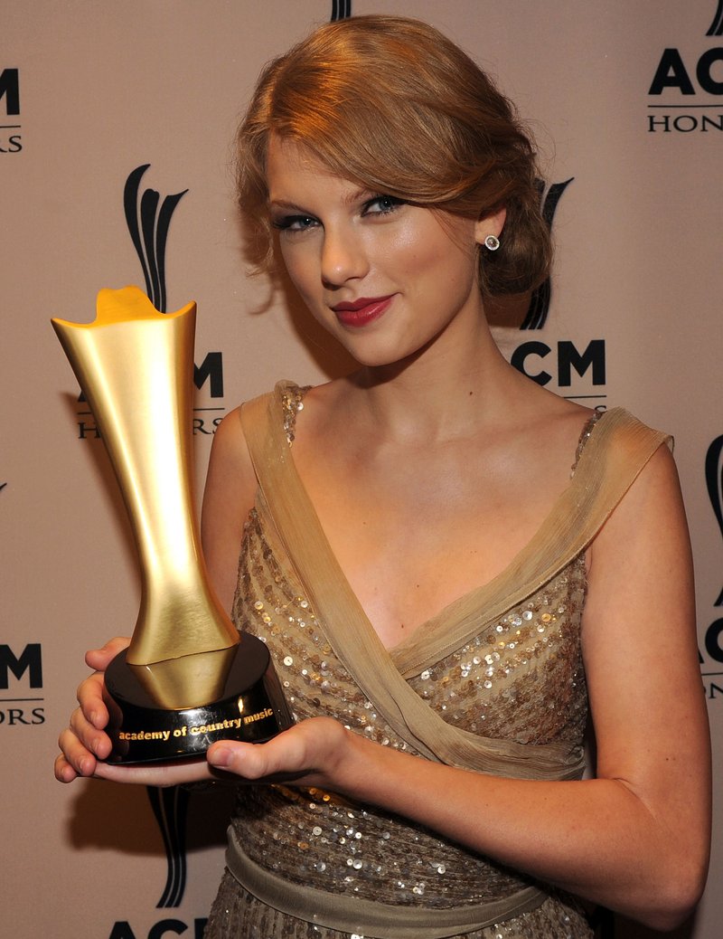 Taylor Swift at 5th Annual ACM Honors — photo 45