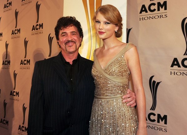 Taylor Swift at 5th Annual ACM Honors — photo 47