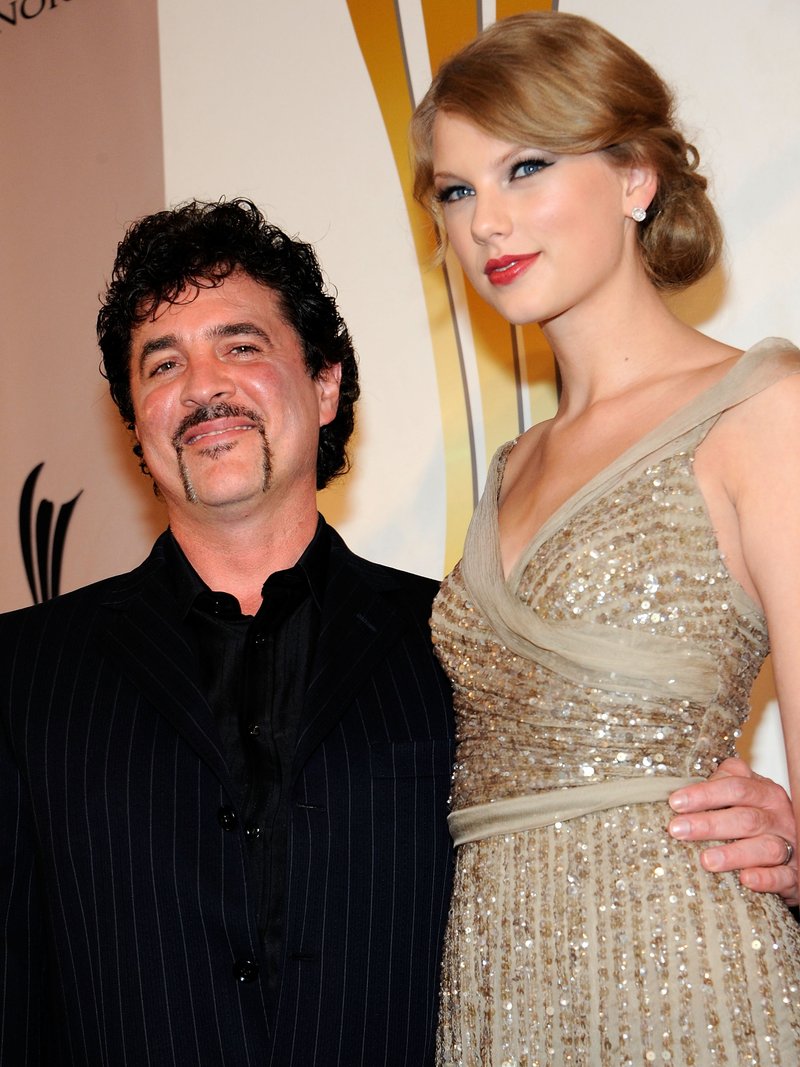 Taylor Swift at 5th Annual ACM Honors — photo 49