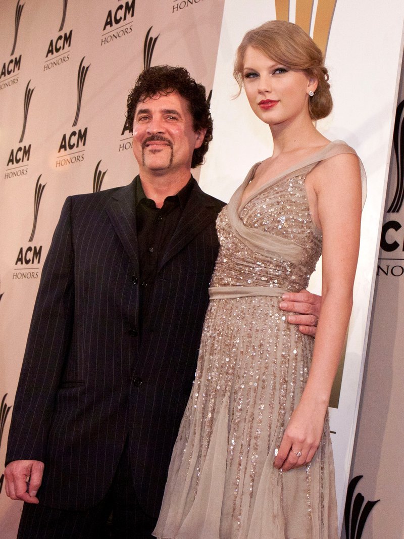 Taylor Swift at 5th Annual ACM Honors — photo 52