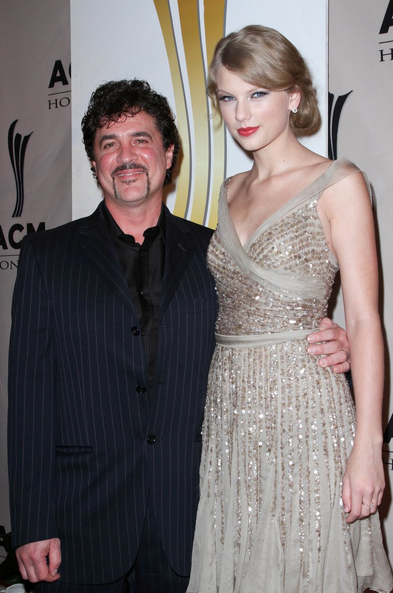 Taylor Swift at 5th Annual ACM Honors — photo 53