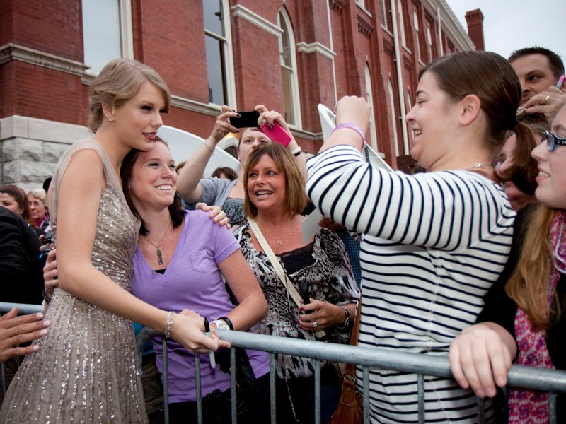 Taylor Swift at 5th Annual ACM Honors — photo 54