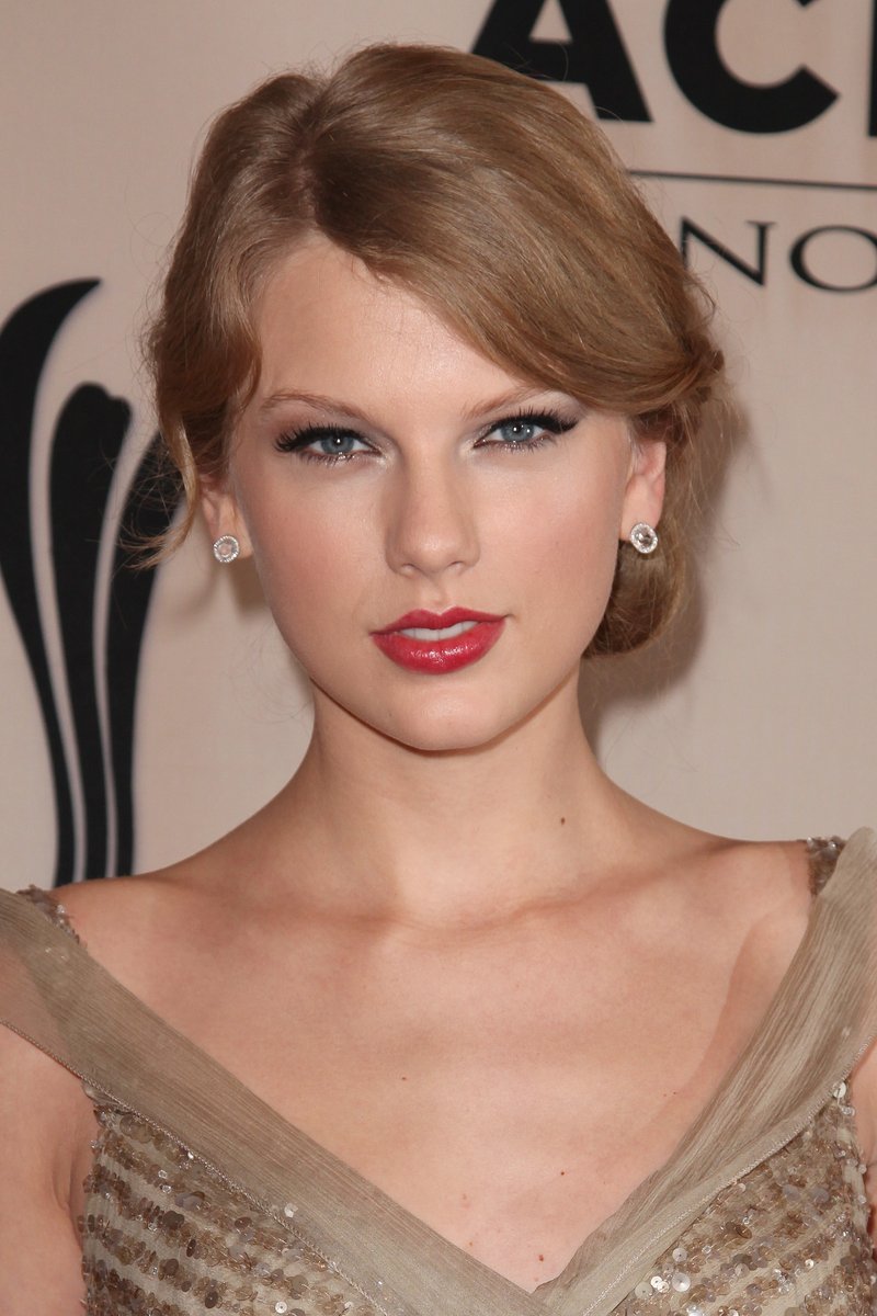 Taylor Swift at 5th Annual ACM Honors — photo 74