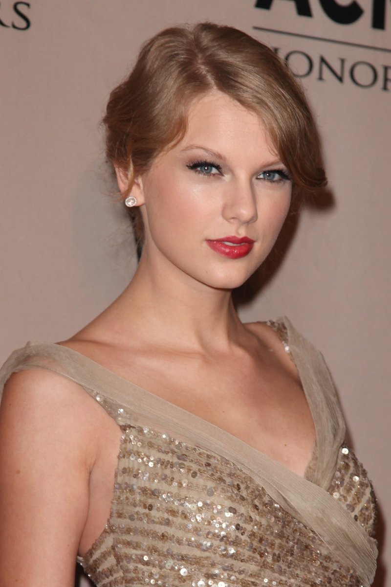 Taylor Swift at 5th Annual ACM Honors — photo 75