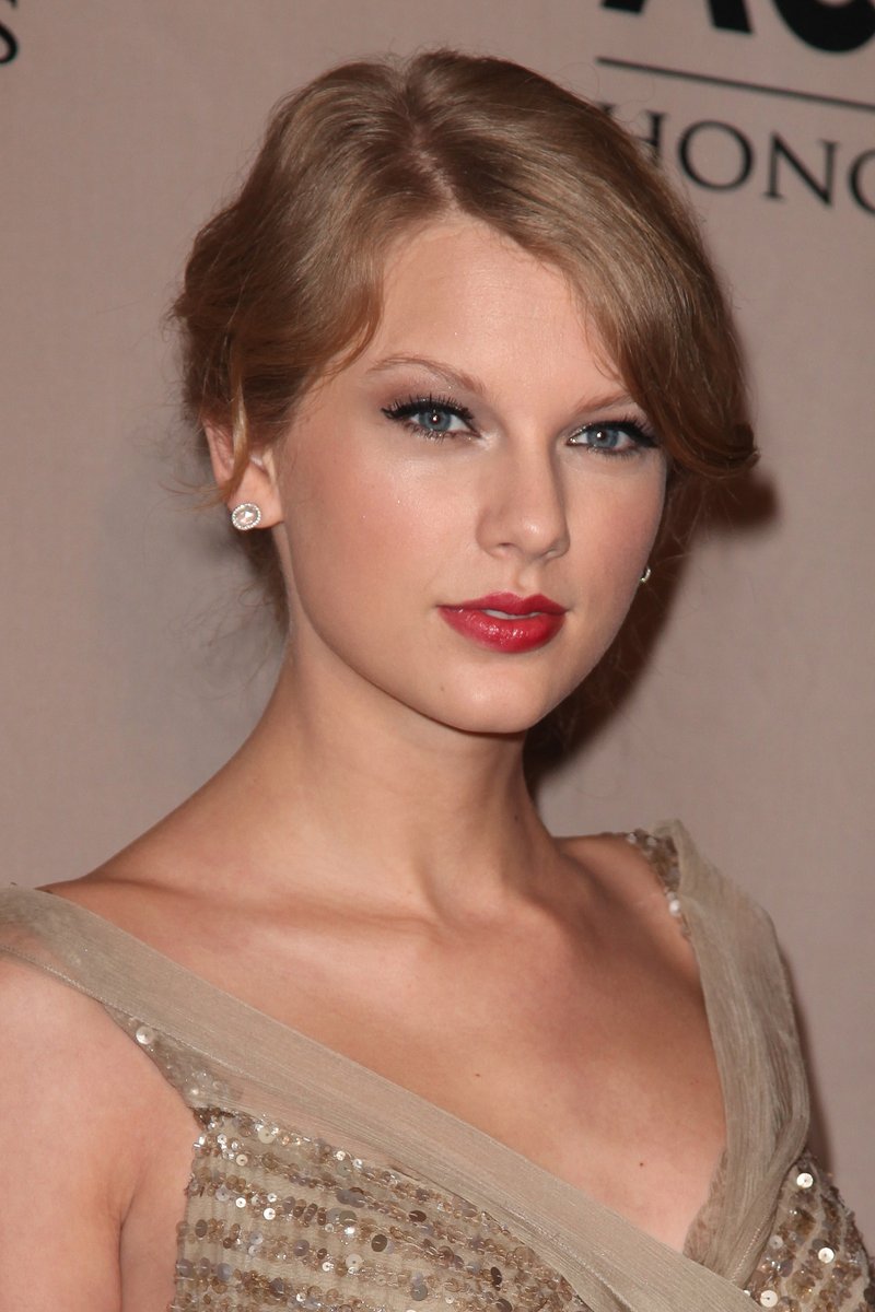 Taylor Swift at 5th Annual ACM Honors — photo 77