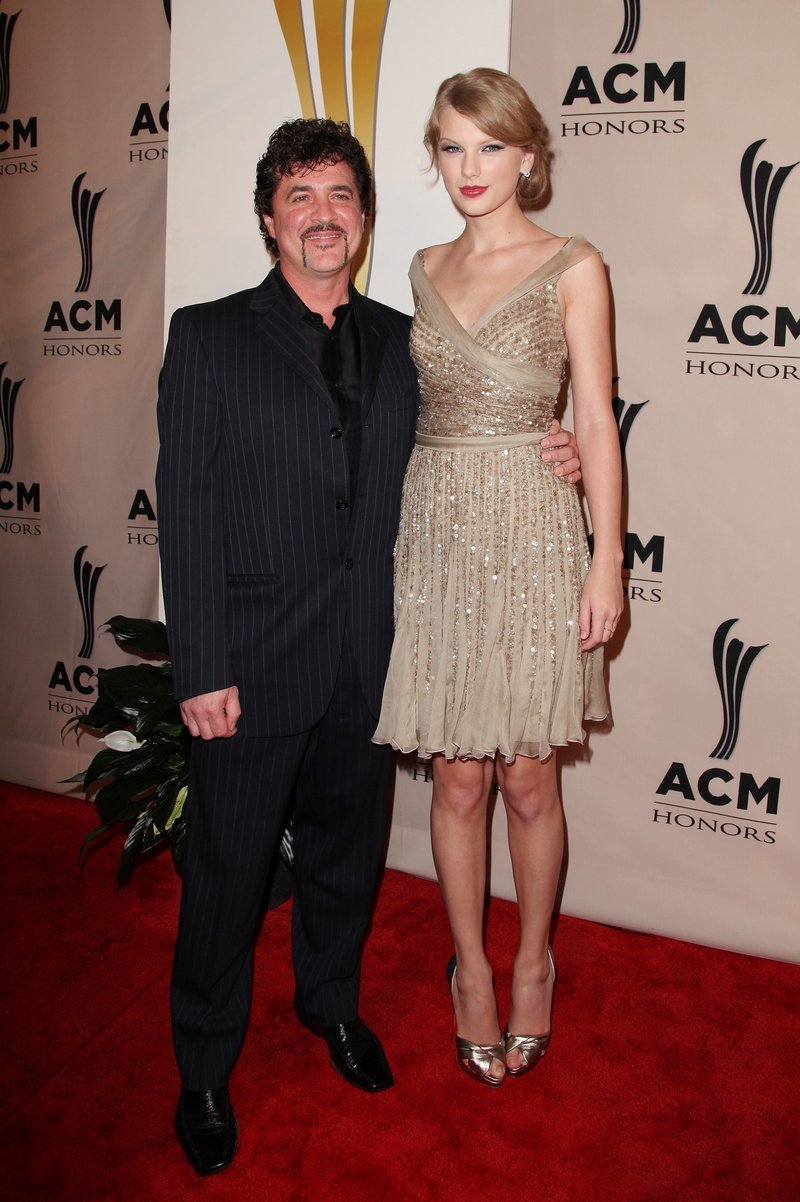 Taylor Swift at 5th Annual ACM Honors — photo 87