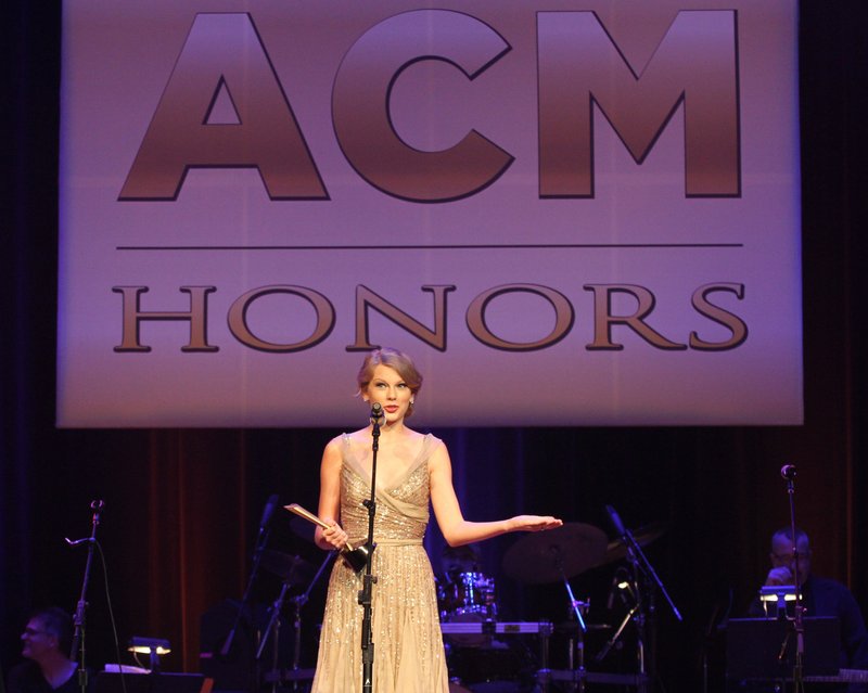 Taylor Swift at 5th Annual ACM Honors — photo 96