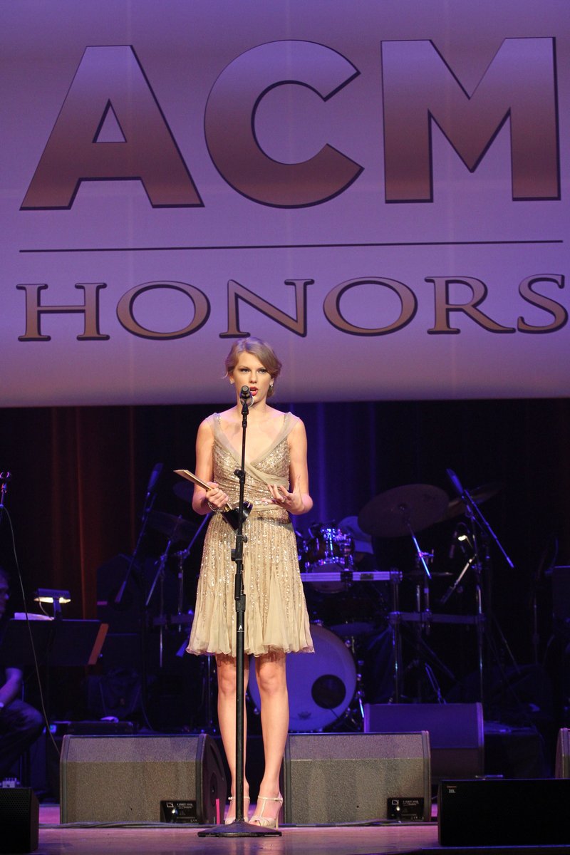 Taylor Swift at 5th Annual ACM Honors — photo 97
