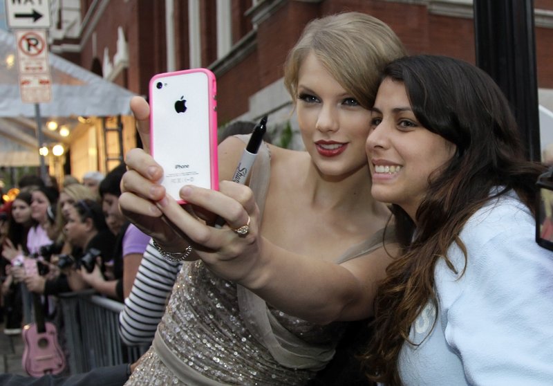 Taylor Swift at 5th Annual ACM Honors — photo 106