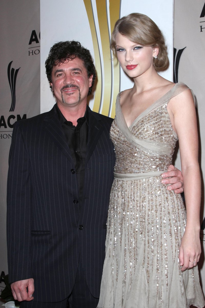 Taylor Swift at 5th Annual ACM Honors — photo 118