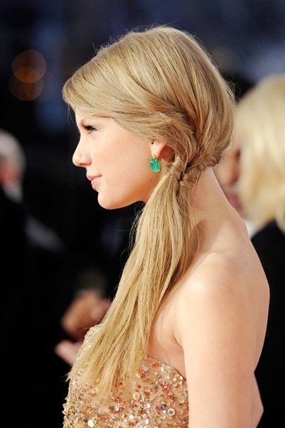 Taylor Swift at 2011 American Music Awards — photo 5