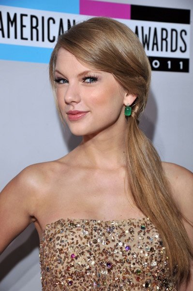 Taylor Swift at 2011 American Music Awards — photo 41