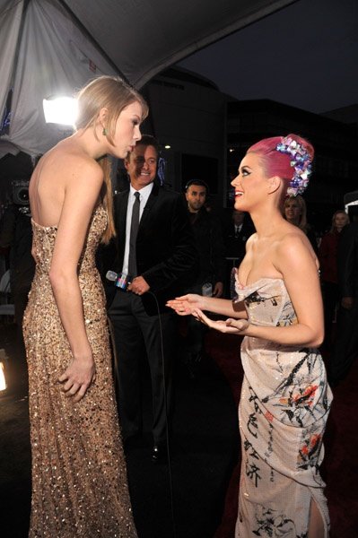 Taylor Swift at 2011 American Music Awards — photo 44