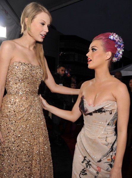 Taylor Swift at 2011 American Music Awards — photo 49