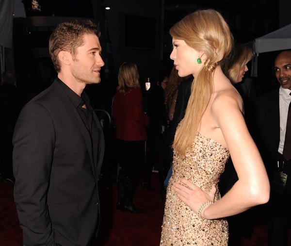 Taylor Swift at 2011 American Music Awards — photo 67