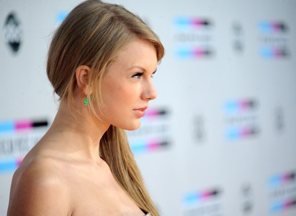Taylor Swift at 2011 American Music Awards — photo 74