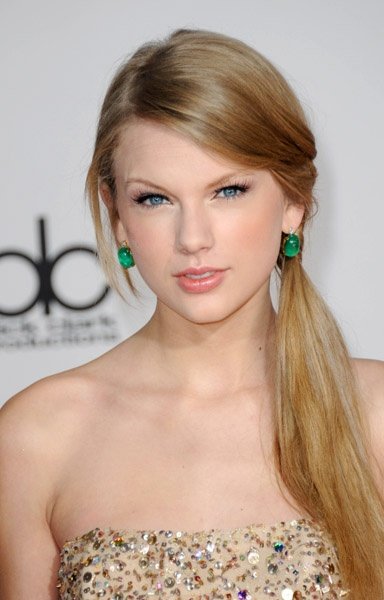 Taylor Swift at 2011 American Music Awards — photo 95