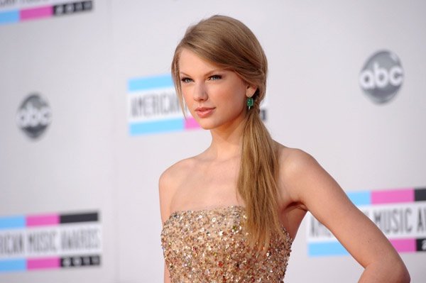 Taylor Swift at 2011 American Music Awards — photo 100