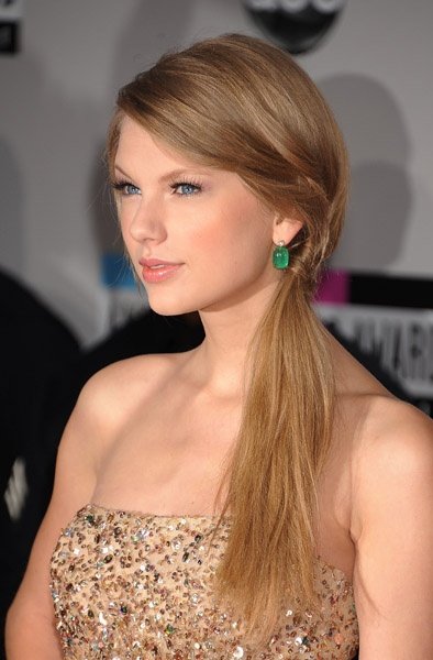 Taylor Swift at 2011 American Music Awards — photo 118