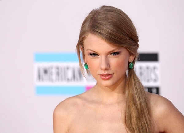 Taylor Swift at 2011 American Music Awards — photo 121