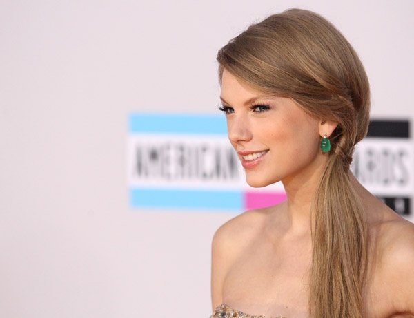 Taylor Swift at 2011 American Music Awards — photo 123