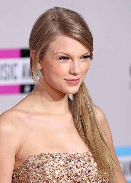 Taylor Swift at 2011 American Music Awards — photo 127