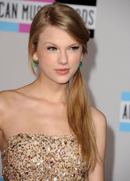 Taylor Swift at 2011 American Music Awards — photo 136