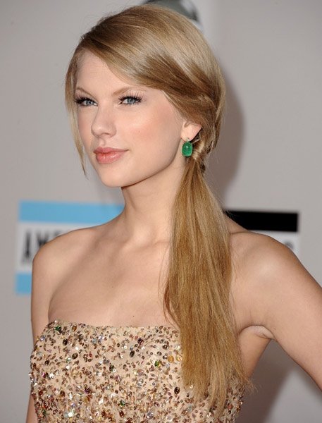 Taylor Swift at 2011 American Music Awards — photo 142
