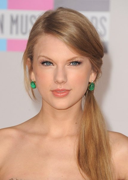 Taylor Swift at 2011 American Music Awards — photo 149