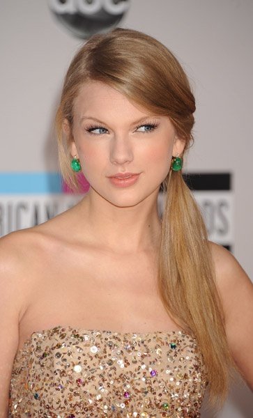 Taylor Swift at 2011 American Music Awards — photo 174