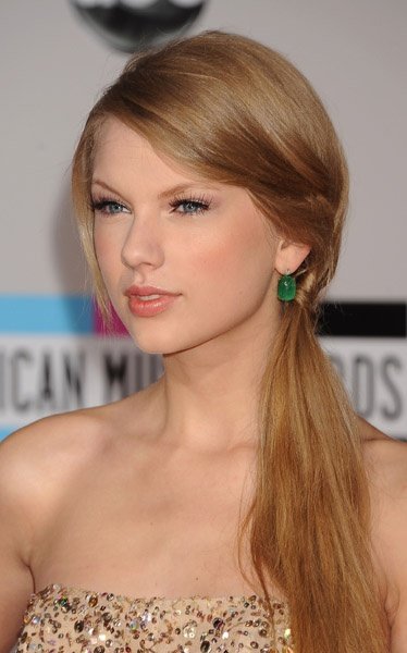 Taylor Swift at 2011 American Music Awards — photo 176
