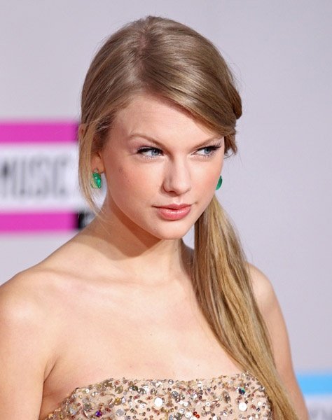 Taylor Swift at 2011 American Music Awards — photo 183