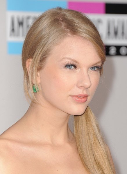 Taylor Swift at 2011 American Music Awards — photo 215