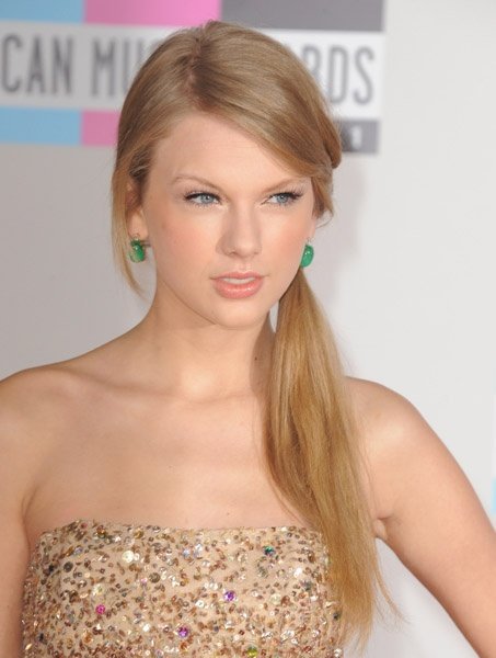 Taylor Swift at 2011 American Music Awards — photo 235