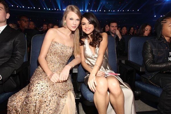 Taylor Swift at 2011 American Music Awards — photo 240