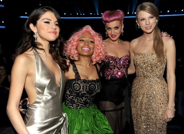 Taylor Swift at 2011 American Music Awards — photo 244