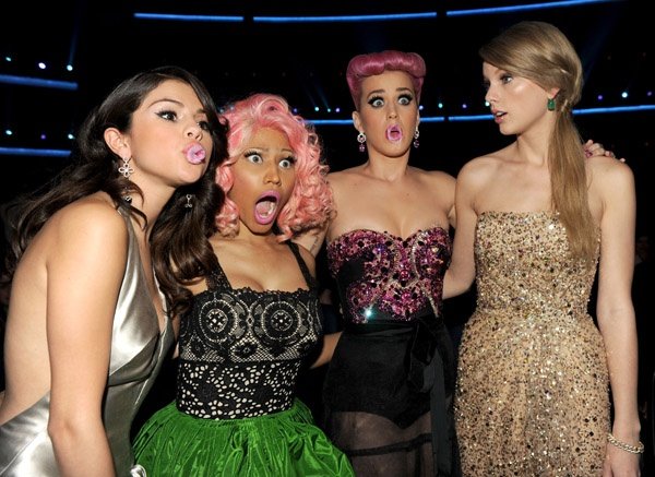 Taylor Swift at 2011 American Music Awards — photo 245