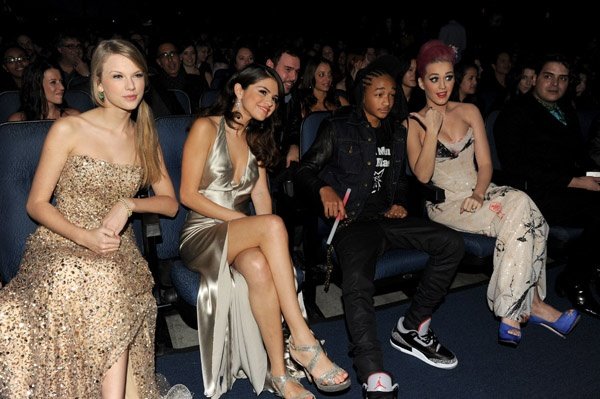 Taylor Swift at 2011 American Music Awards — photo 250