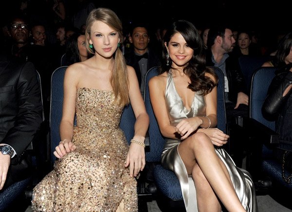 Taylor Swift at 2011 American Music Awards — photo 251