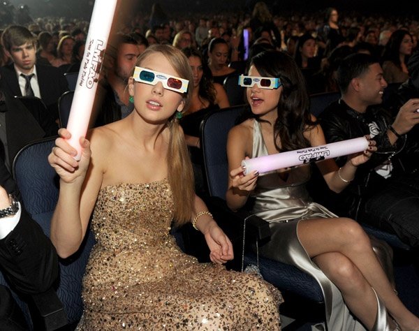 Taylor Swift at 2011 American Music Awards — photo 254