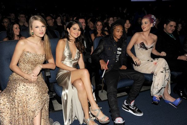 Taylor Swift at 2011 American Music Awards — photo 264