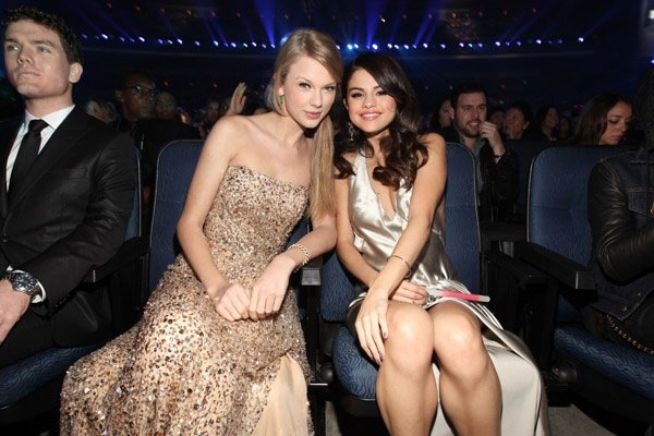Taylor Swift at 2011 American Music Awards — photo 266