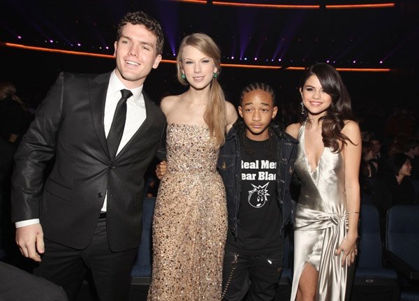 Taylor Swift at 2011 American Music Awards — photo 268