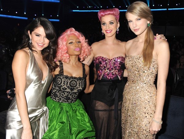 Taylor Swift at 2011 American Music Awards — photo 273